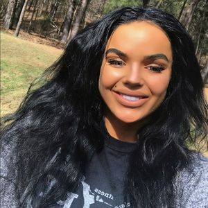 Hey it's Alexianna💗 Insta@raquelmariealexianna